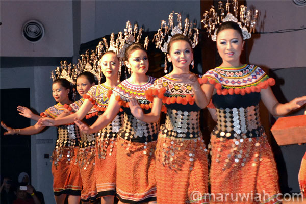 Pakaian Tradisional Etnik Sarawak Maruwiah Ahmat