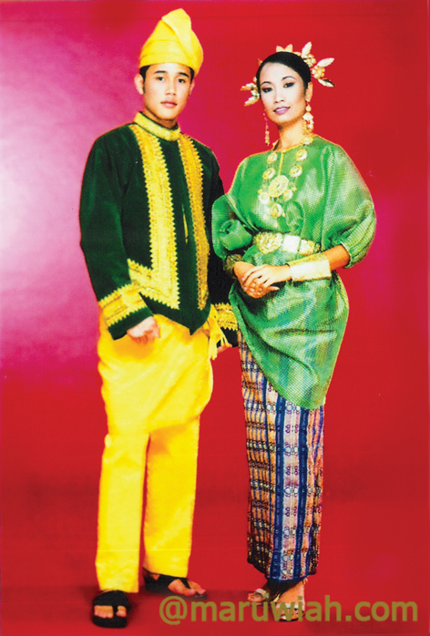 Pakaian tradisional Malaysia  Maruwiah Ahmat